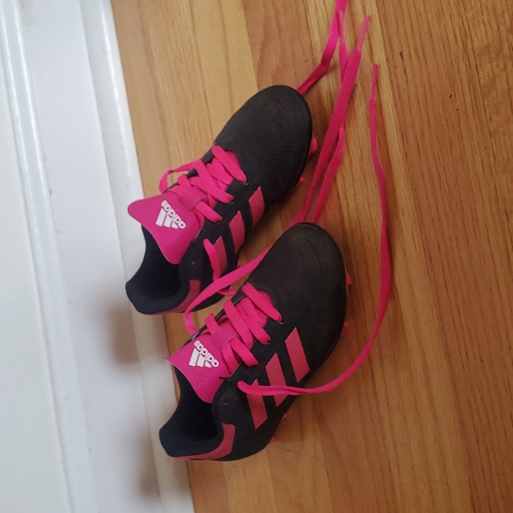 Girls soccer cleats, size 11(kids).
